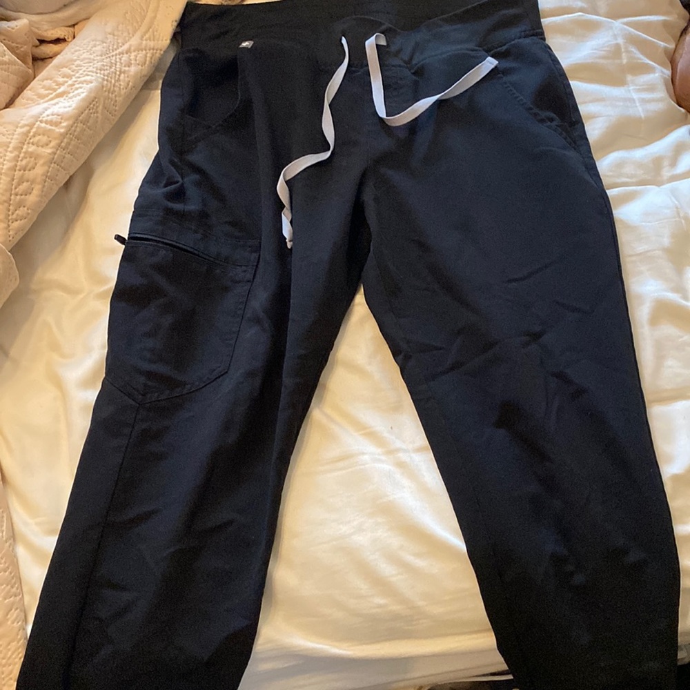 FIGS joggers in black